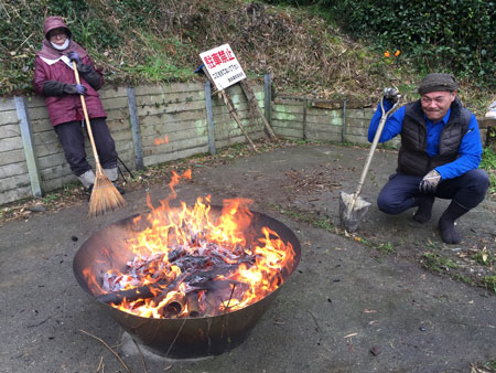 無煙炭化機を使った竹炭づくりの様子の写真7